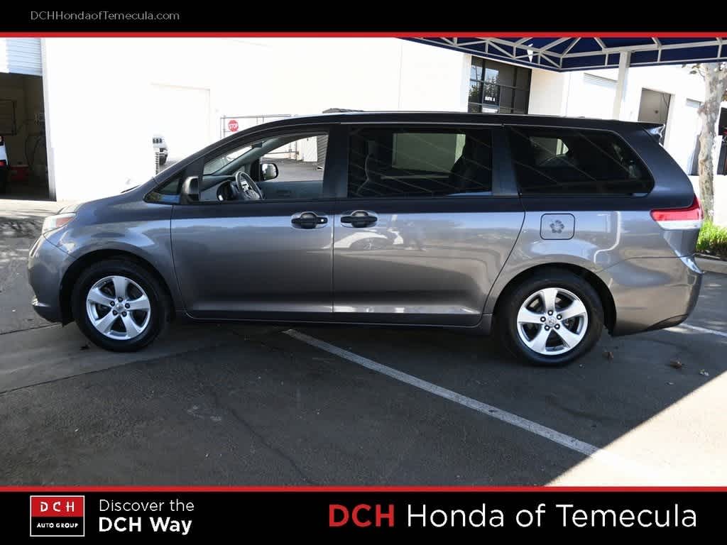 Thumbnail: 2011 Toyota Sienna - 4