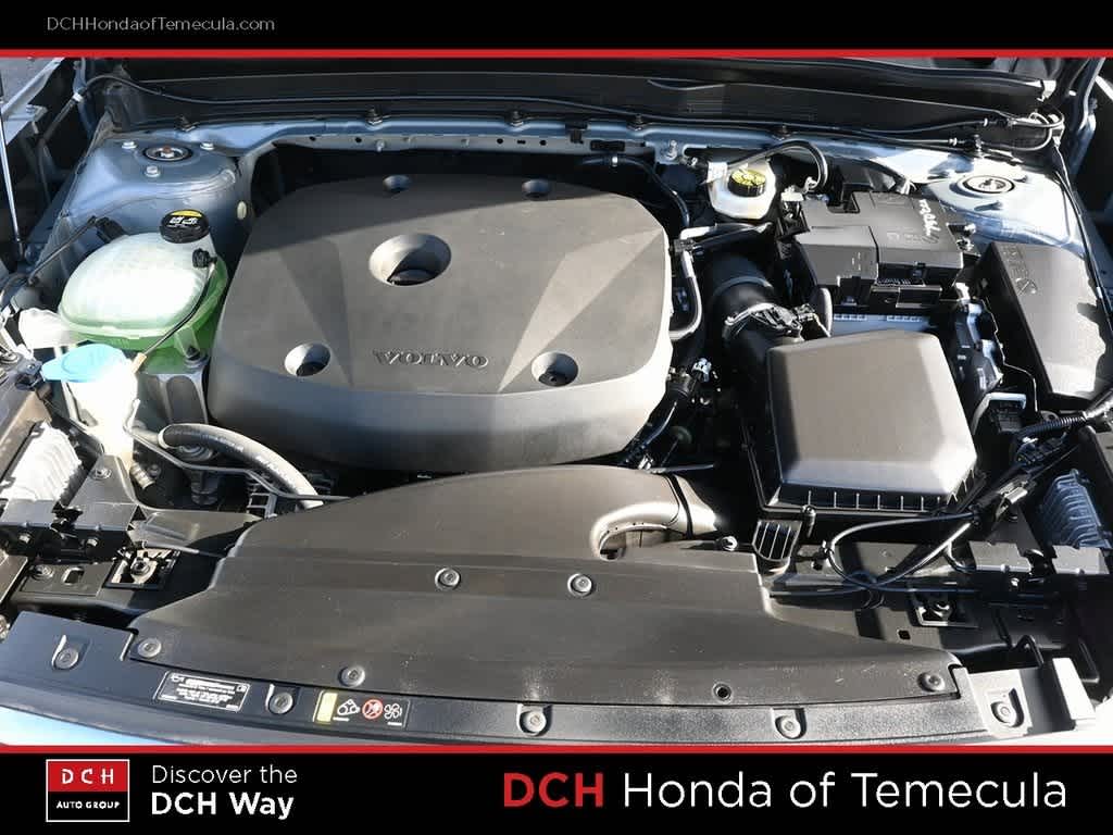 Thumbnail: 2021 Volvo XC40 - 24