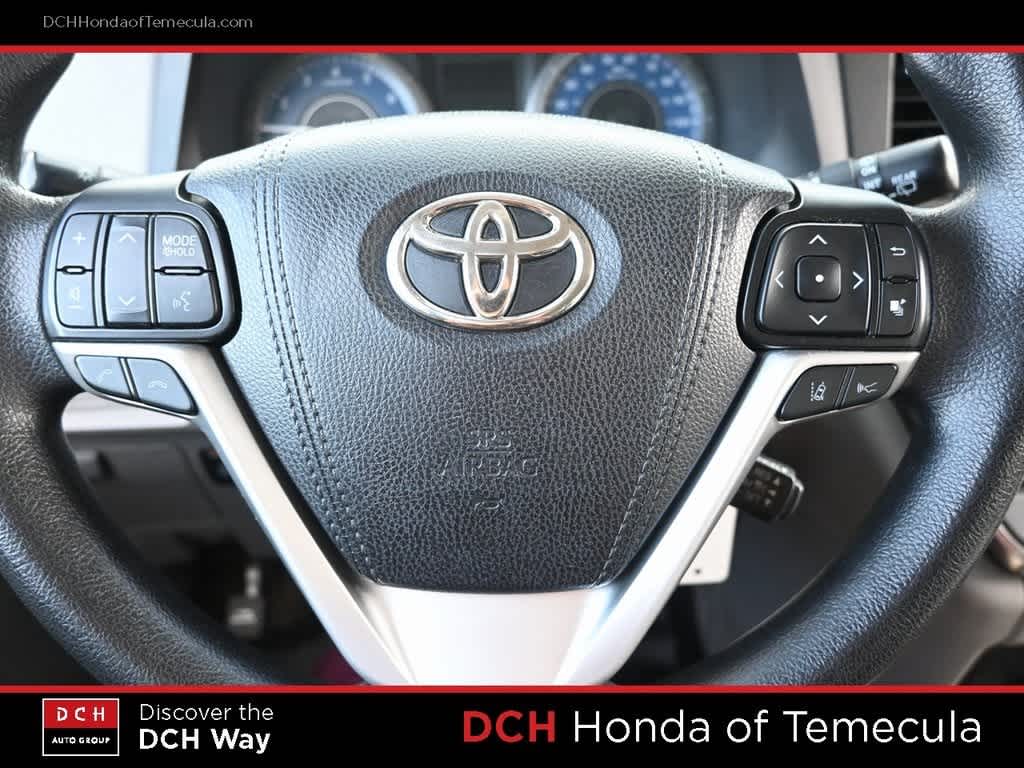 Thumbnail: 2018 Toyota Sienna - 8