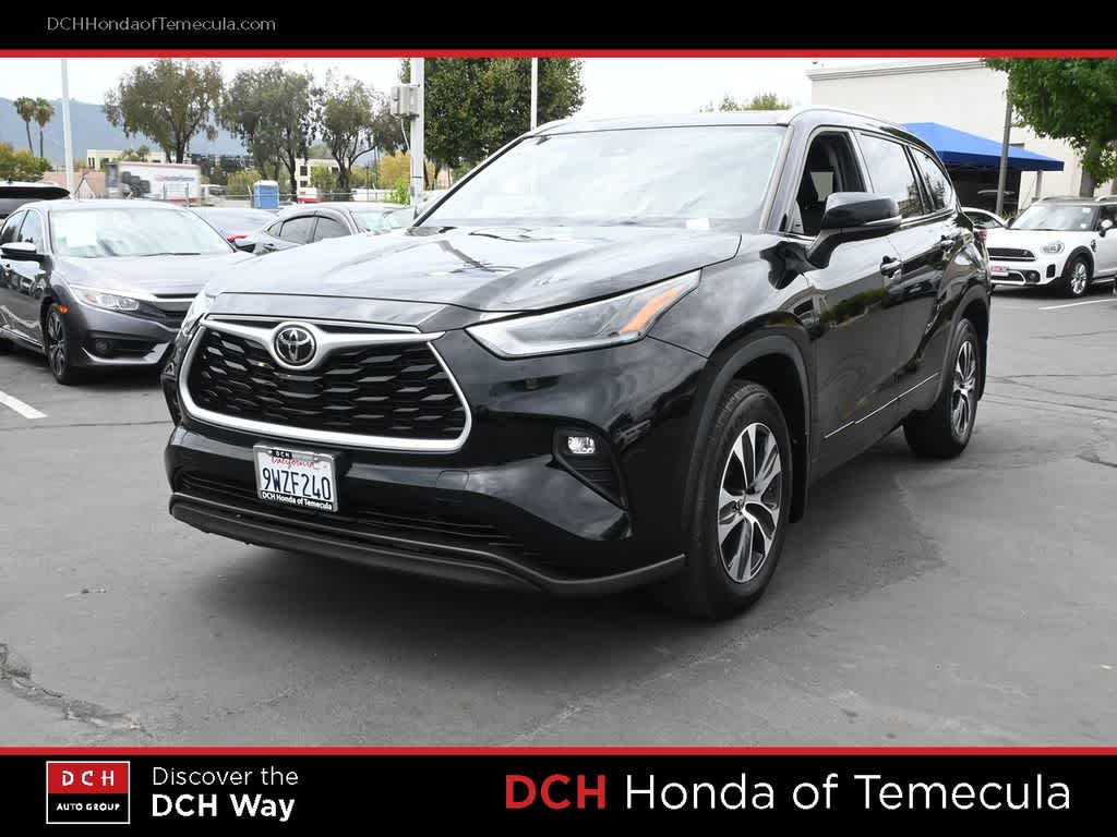 2021 Toyota Highlander XLE — photo 1 of 24