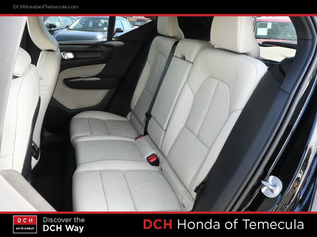 Thumbnail: 2023 Volvo XC40 - 19