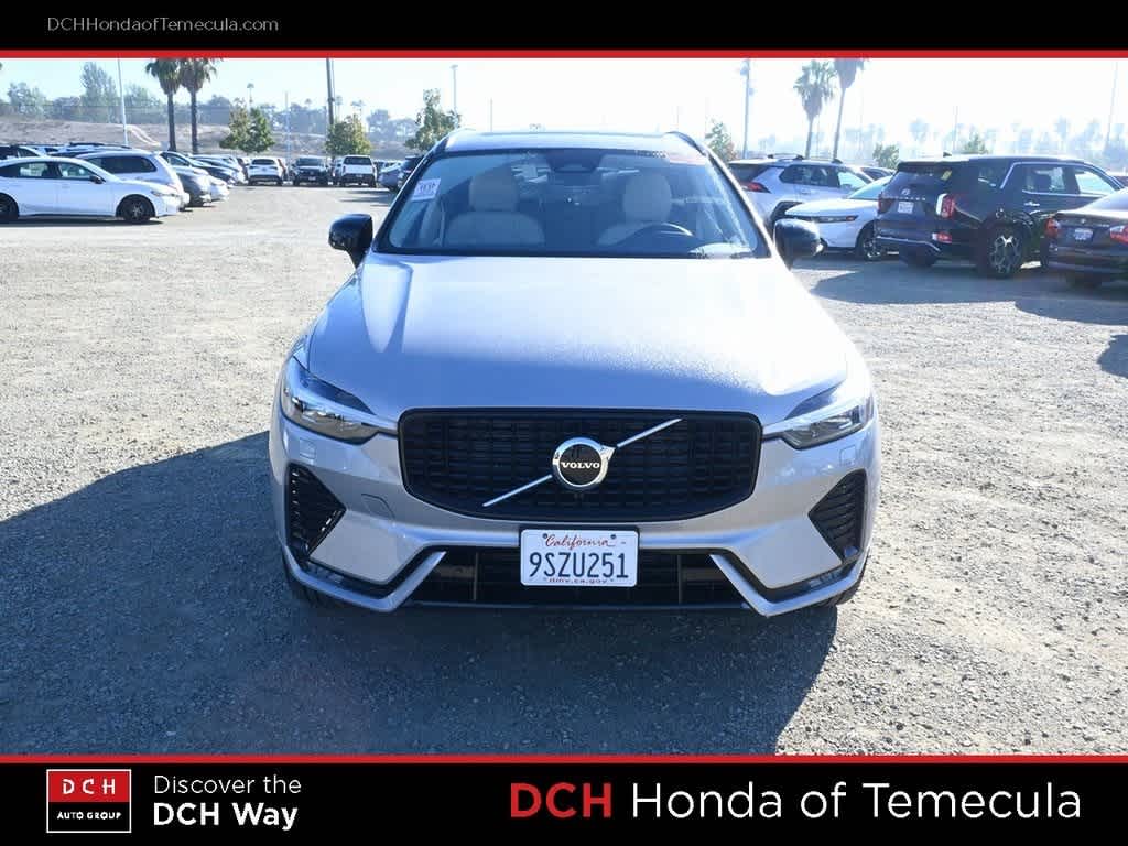 2025 Volvo XC60 Core photo 2