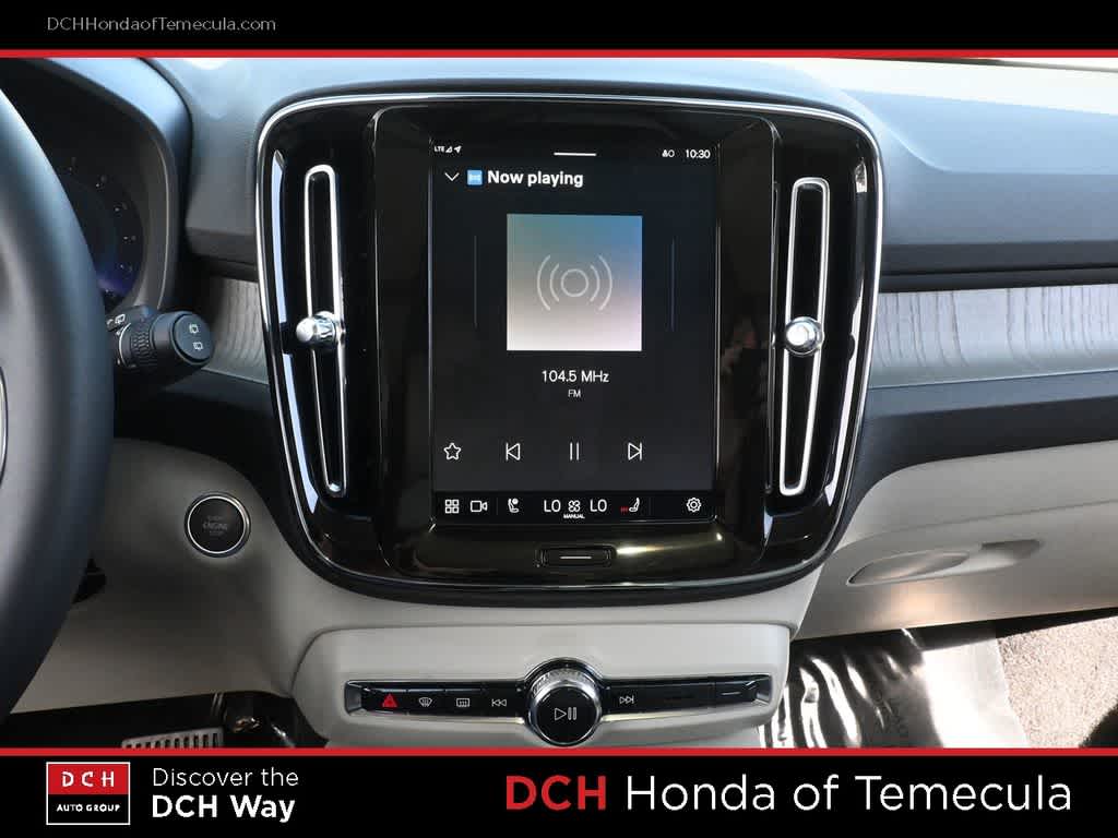 Thumbnail: 2023 Volvo XC40 - 12