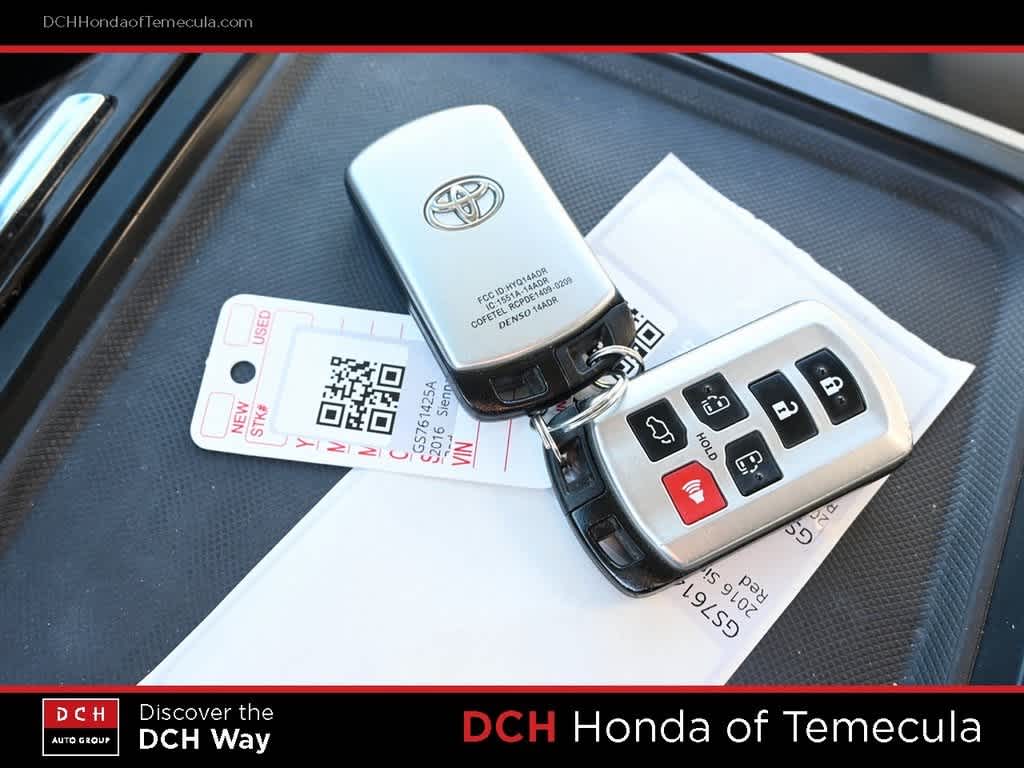 Thumbnail: 2016 Toyota Sienna - 14