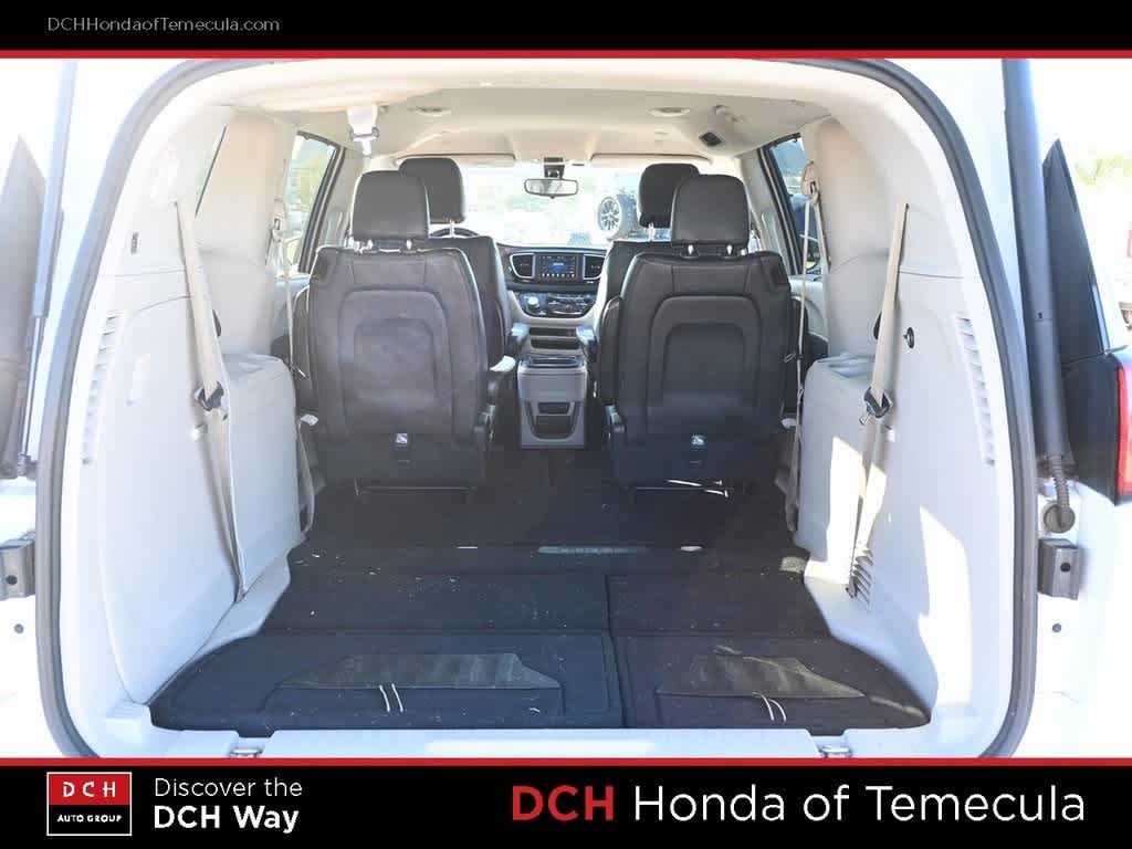 Thumbnail: 2018 Chrysler Pacifica - 21