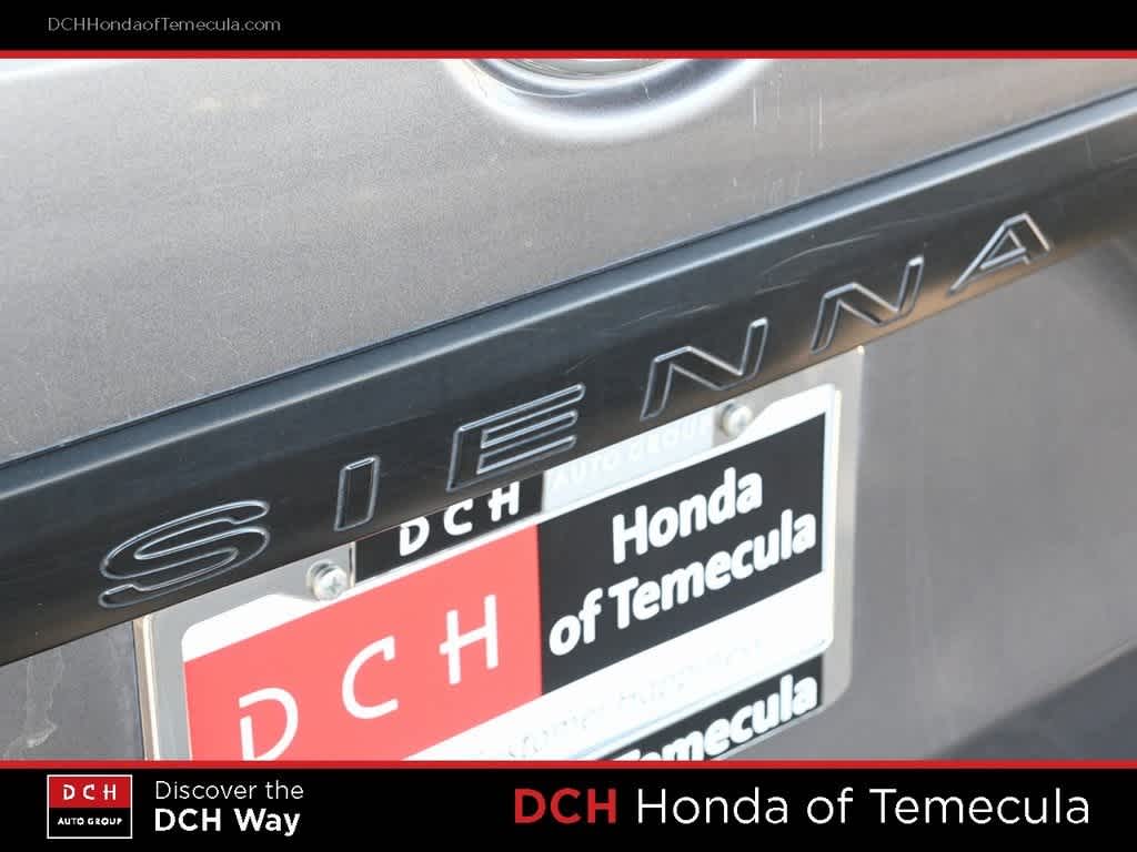 Thumbnail: 2011 Toyota Sienna - 7