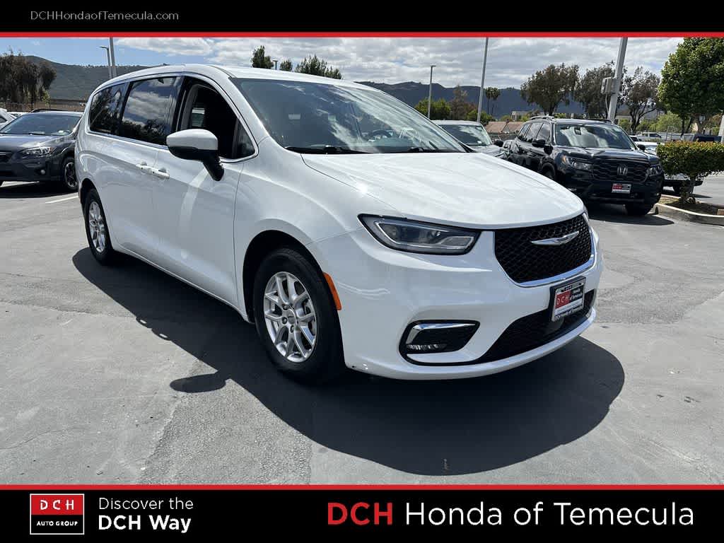 Thumbnail: 2023 Chrysler Pacifica - 3