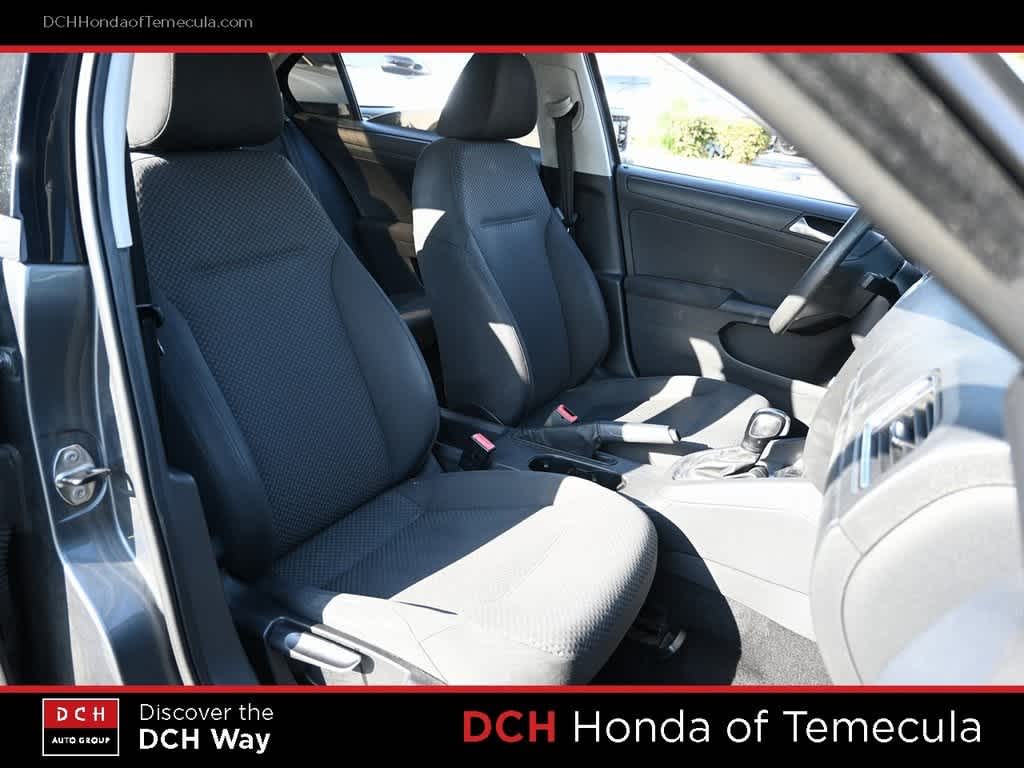 Thumbnail: 2011 Volkswagen Jetta - 20