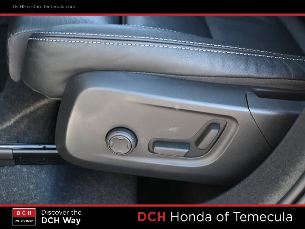 Thumbnail: 2023 Volvo XC40 - 17