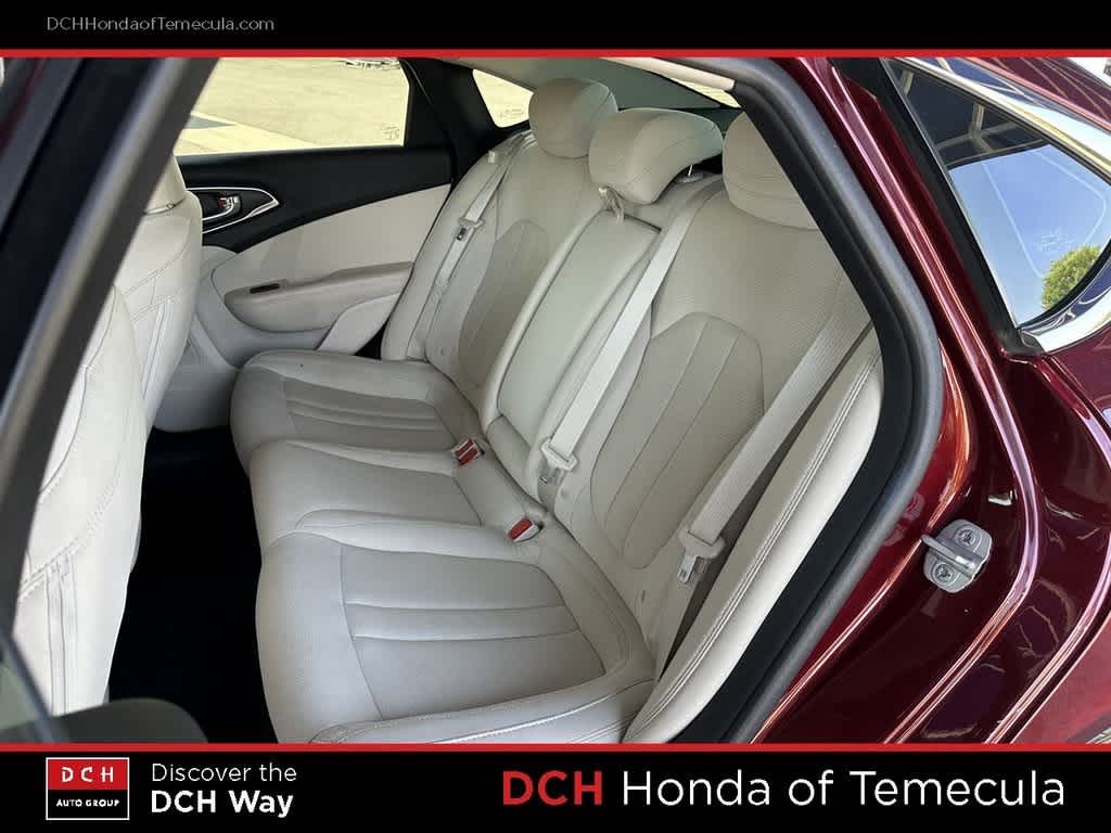 2015 Chrysler 200 Limited 19