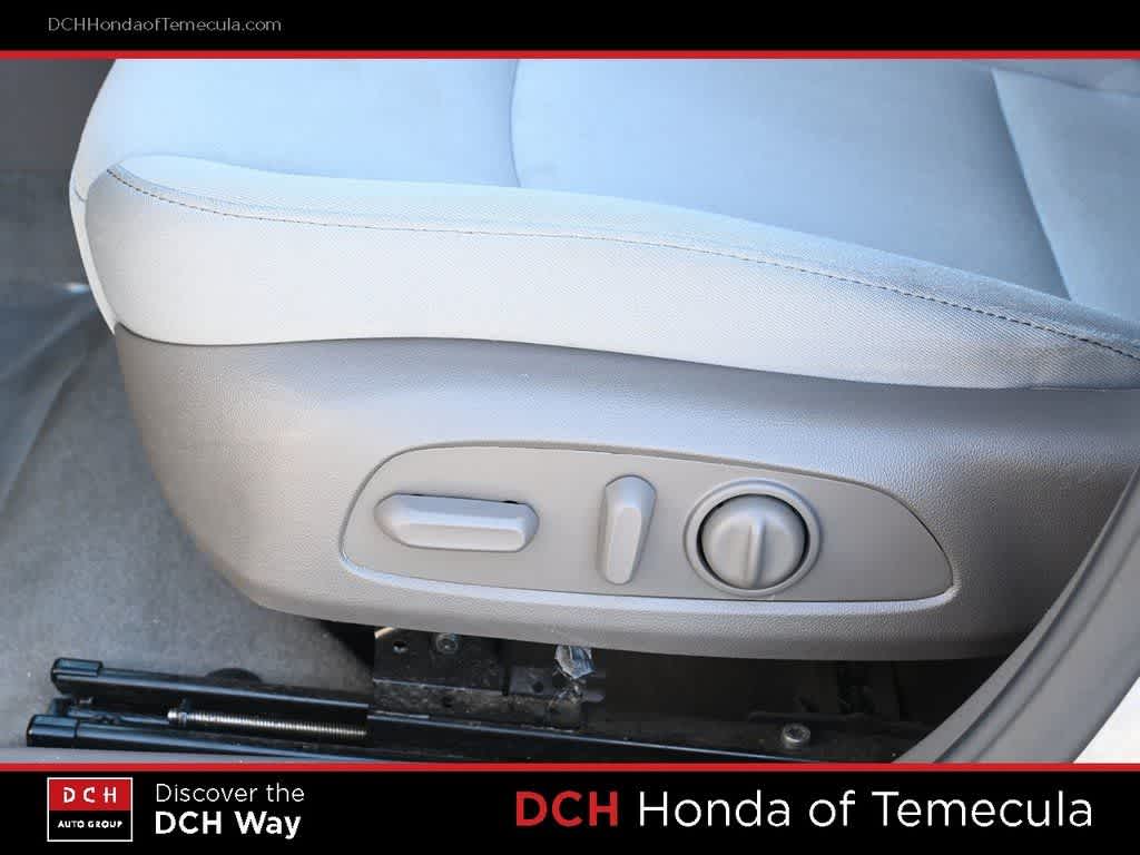 Thumbnail: 2022 Chevrolet Malibu - 17