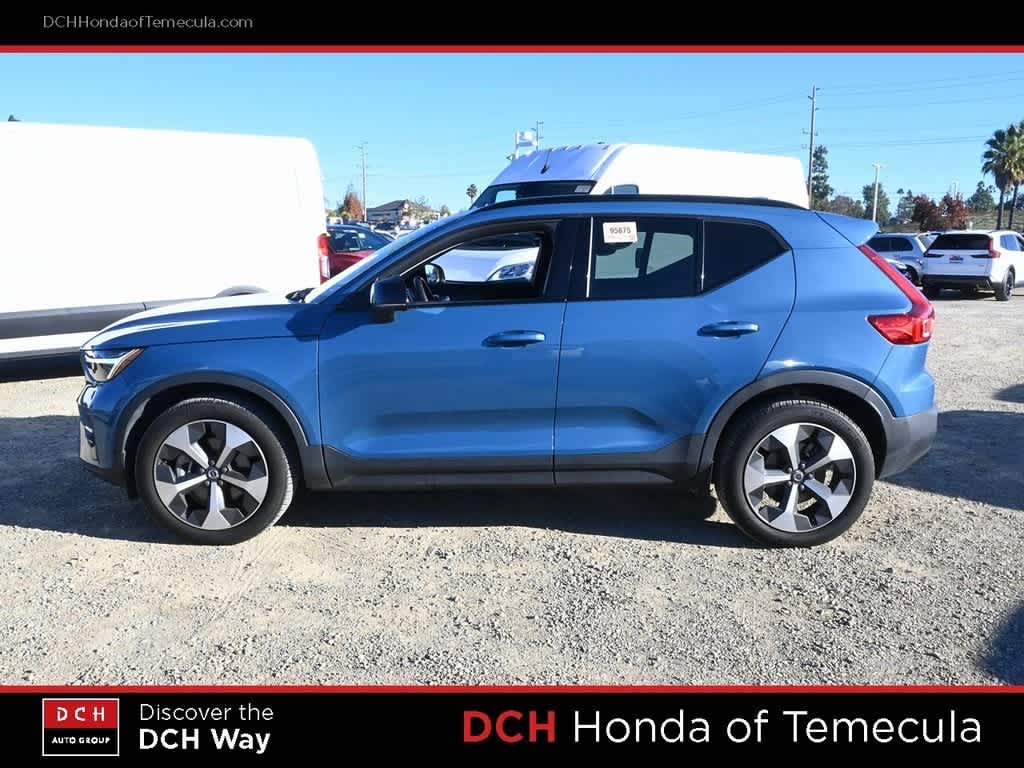 Thumbnail: 2023 Volvo XC40 - 4