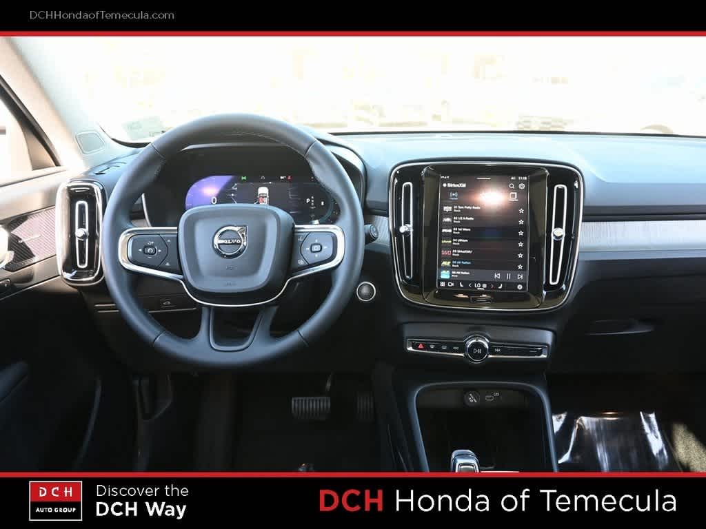 Thumbnail: 2023 Volvo XC40 - 8
