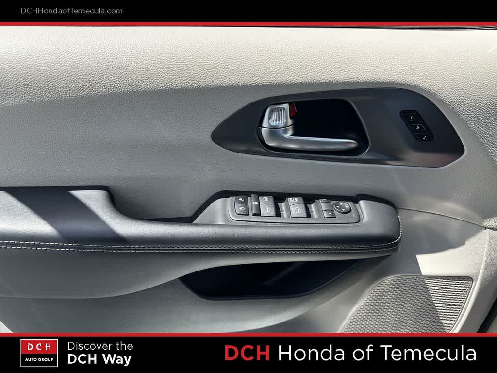 Thumbnail: 2023 Chrysler Pacifica - 16