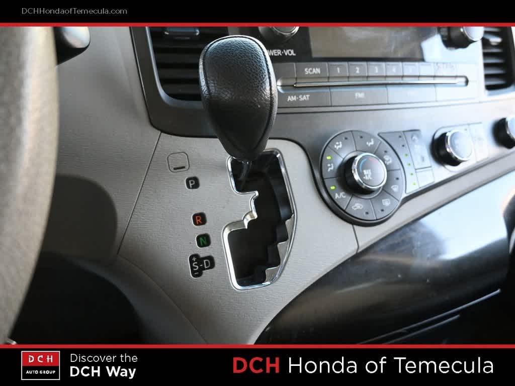 Thumbnail: 2011 Toyota Sienna - 11