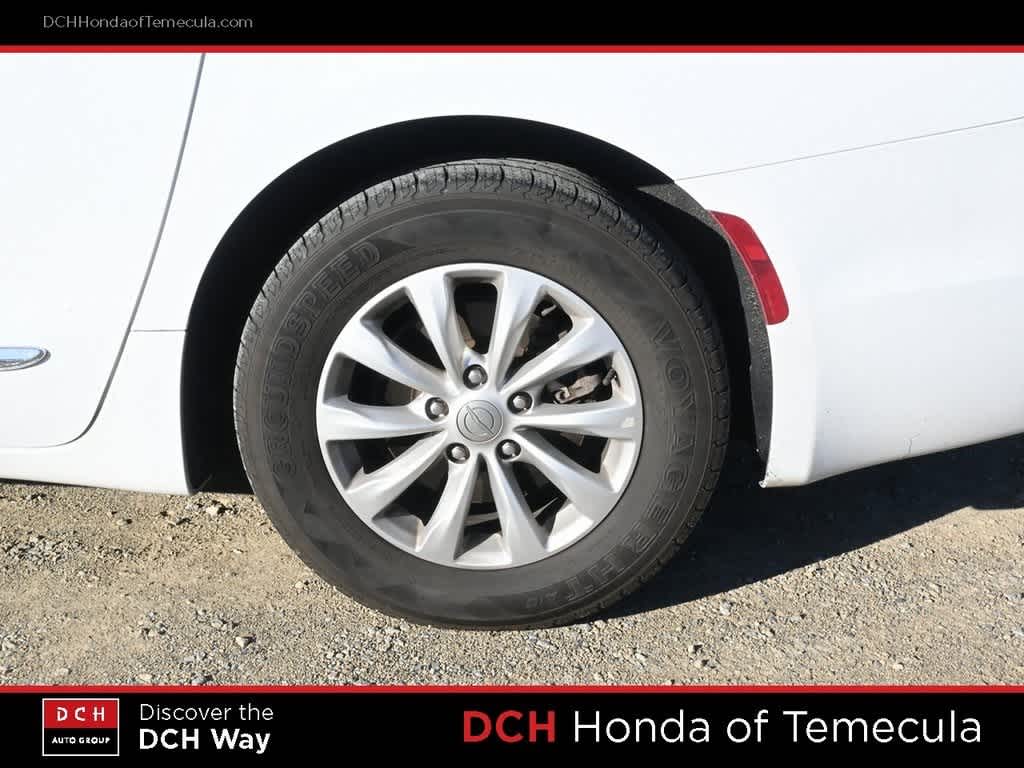 Thumbnail: 2018 Chrysler Pacifica - 22