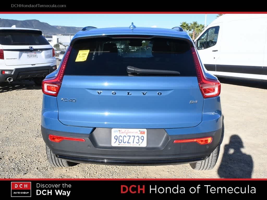 Thumbnail: 2023 Volvo XC40 - 6