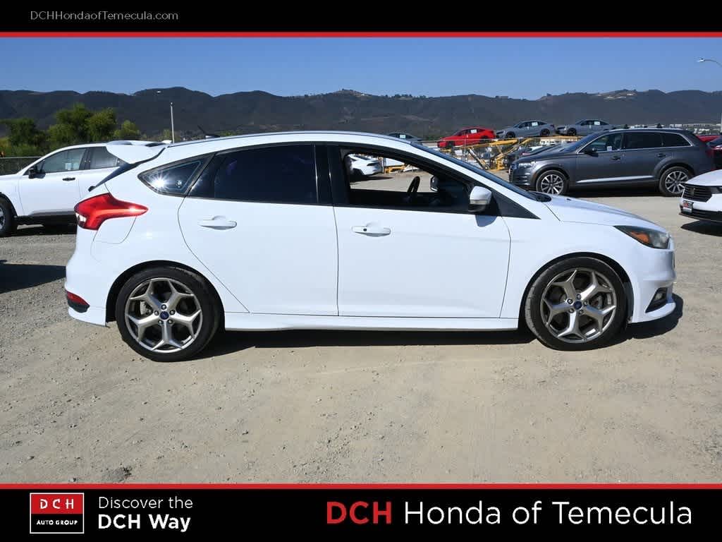 Thumbnail: 2016 Ford Focus - 5