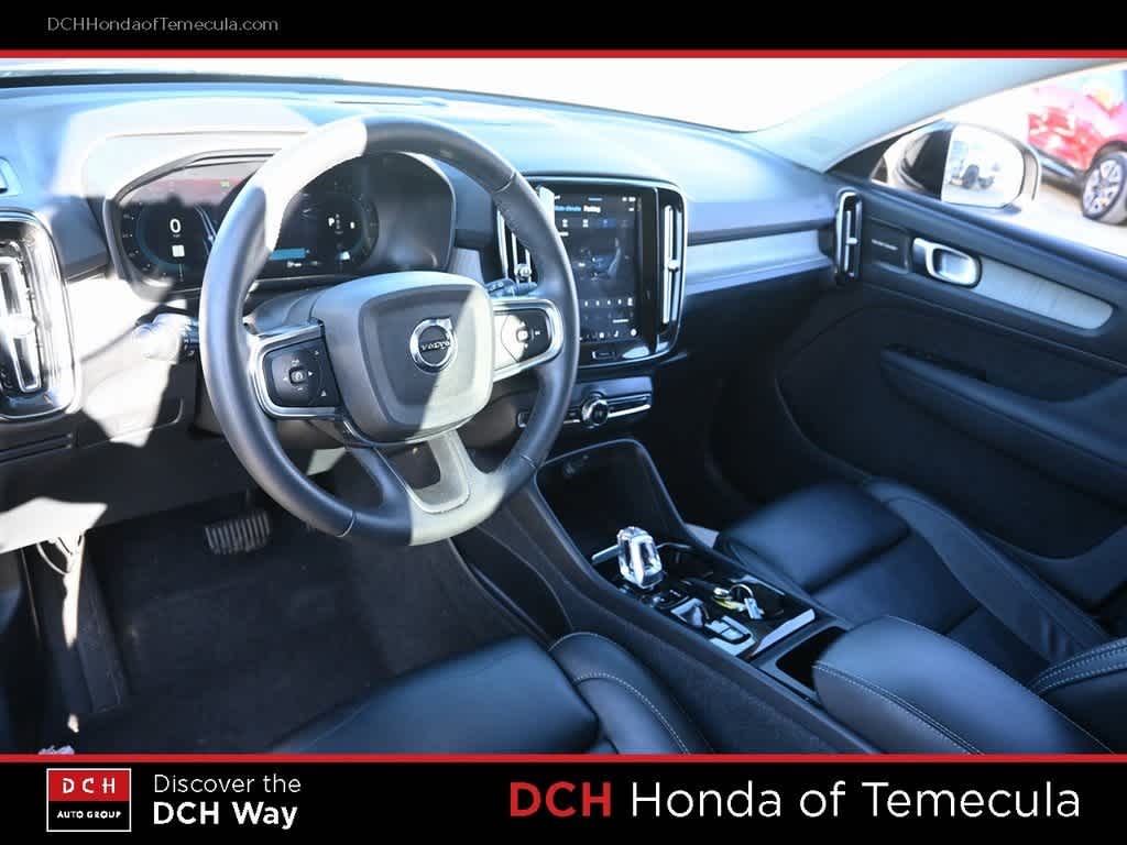 Thumbnail: 2023 Volvo XC40 - 8