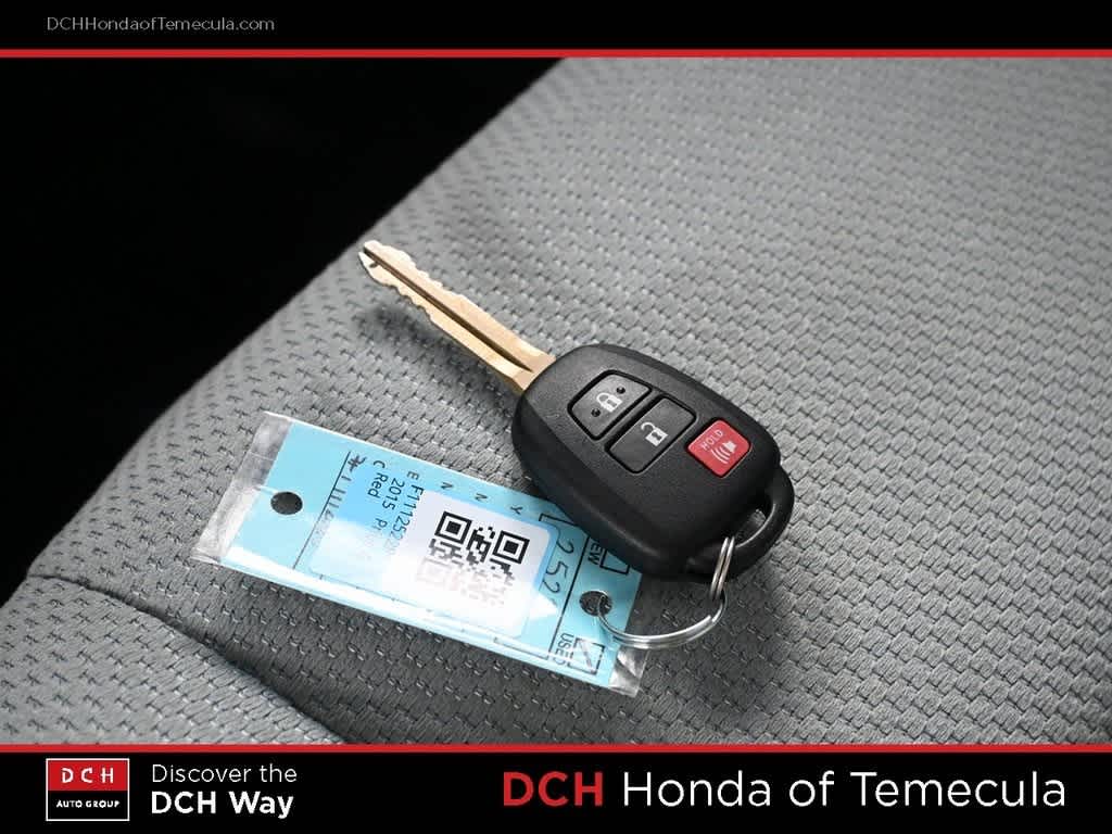 Thumbnail: 2015 Toyota Prius c - 14