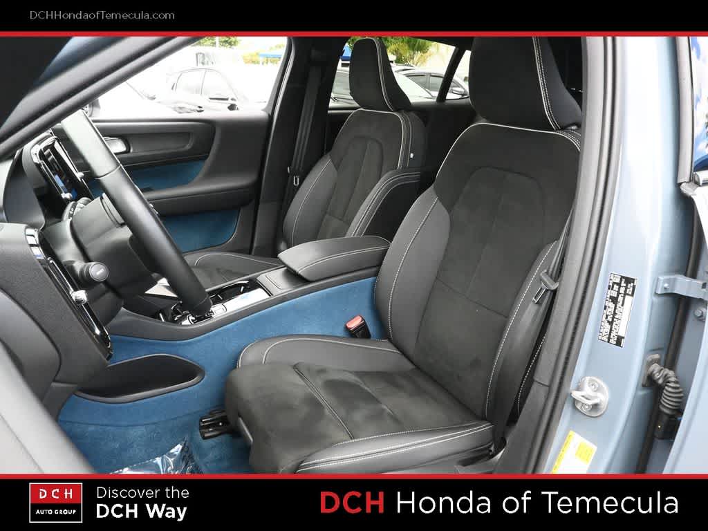 Thumbnail: 2023 Volvo C40 - 17