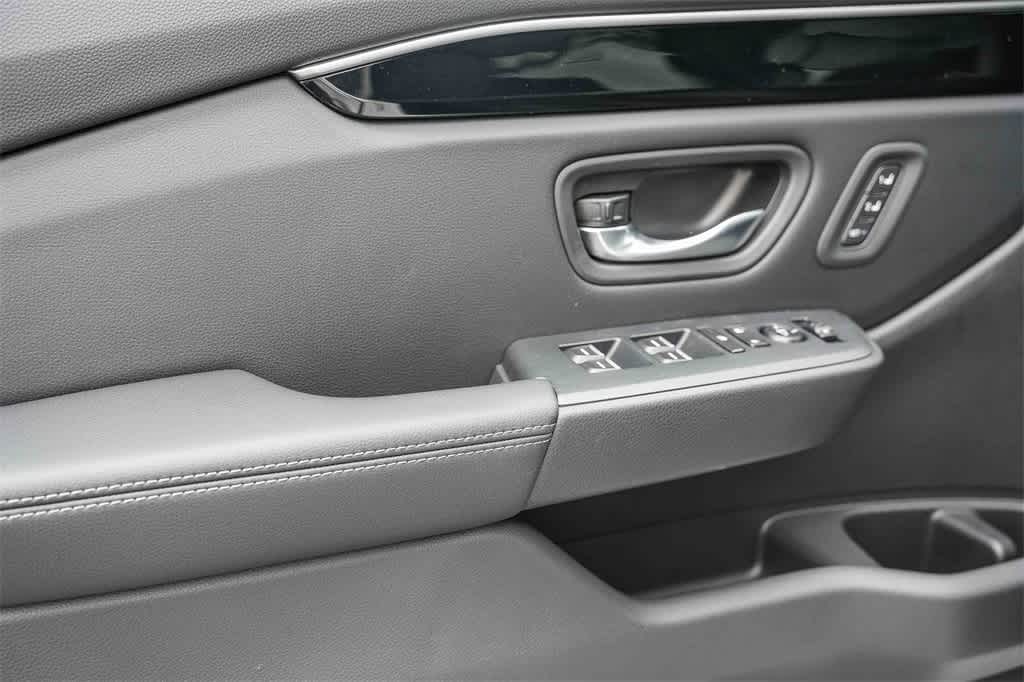 Thumbnail: 2025 Honda Pilot - 21