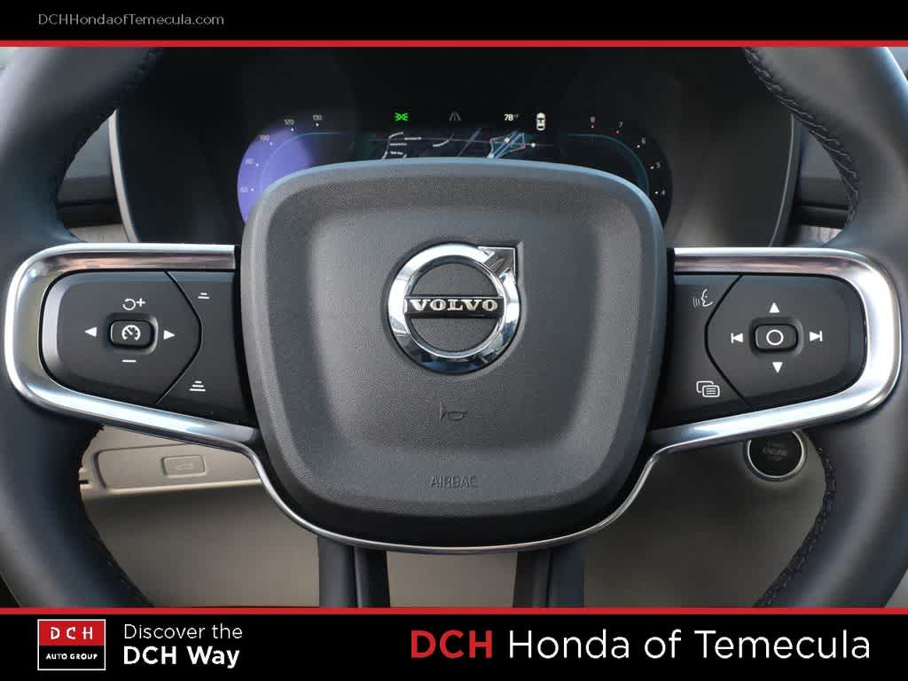 Thumbnail: 2023 Volvo XC40 - 9