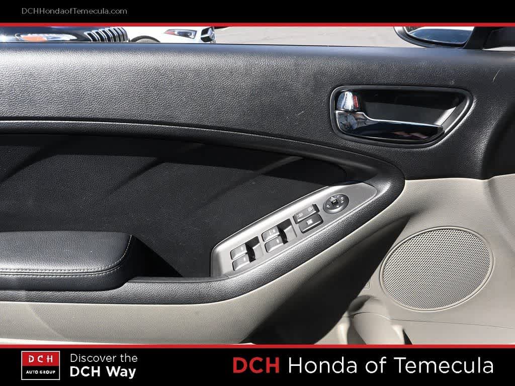 Thumbnail: 2014 Kia Forte - 14