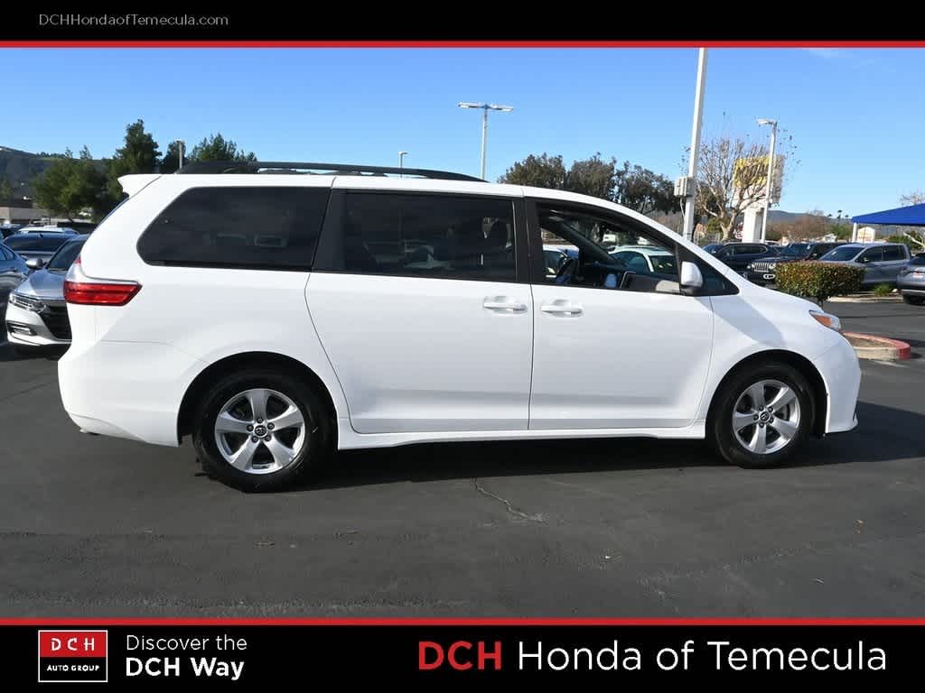 Thumbnail: 2018 Toyota Sienna - 5