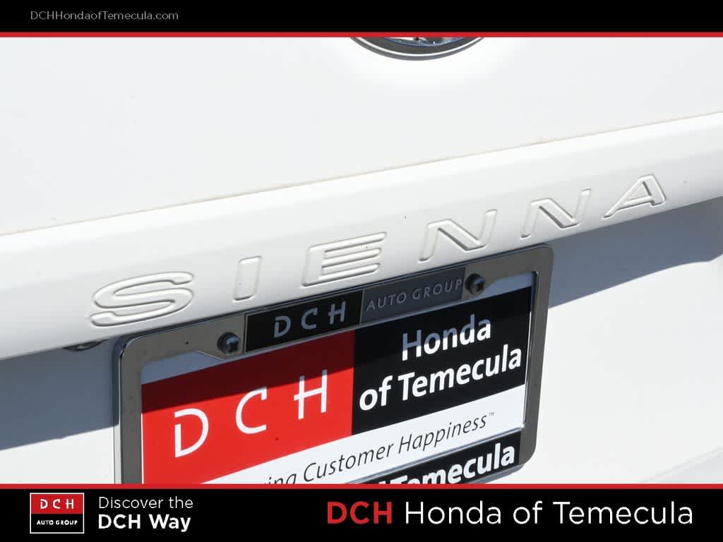 Thumbnail: 2016 Toyota Sienna - 7