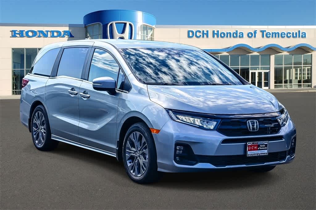 2026 Honda Odyssey Touring photo 3