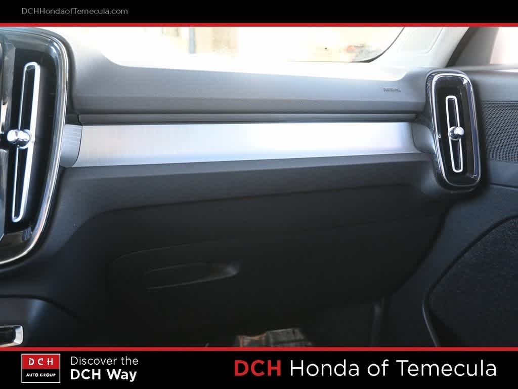 Thumbnail: 2021 Volvo XC40 - 14