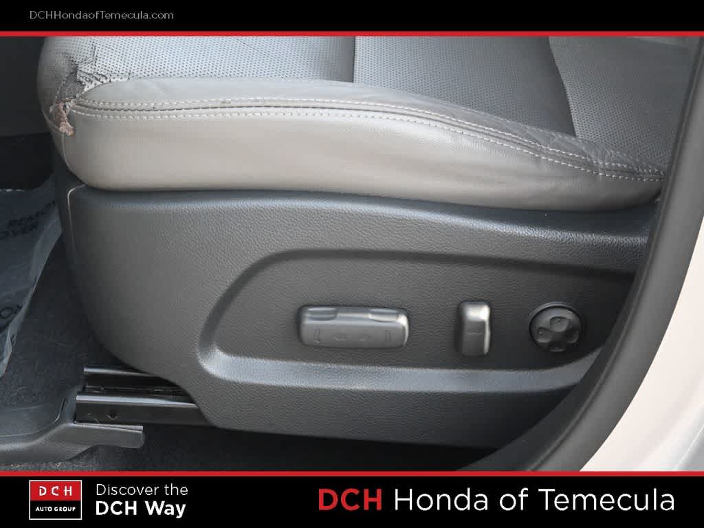 Thumbnail: 2015 Hyundai Santa Fe - 17