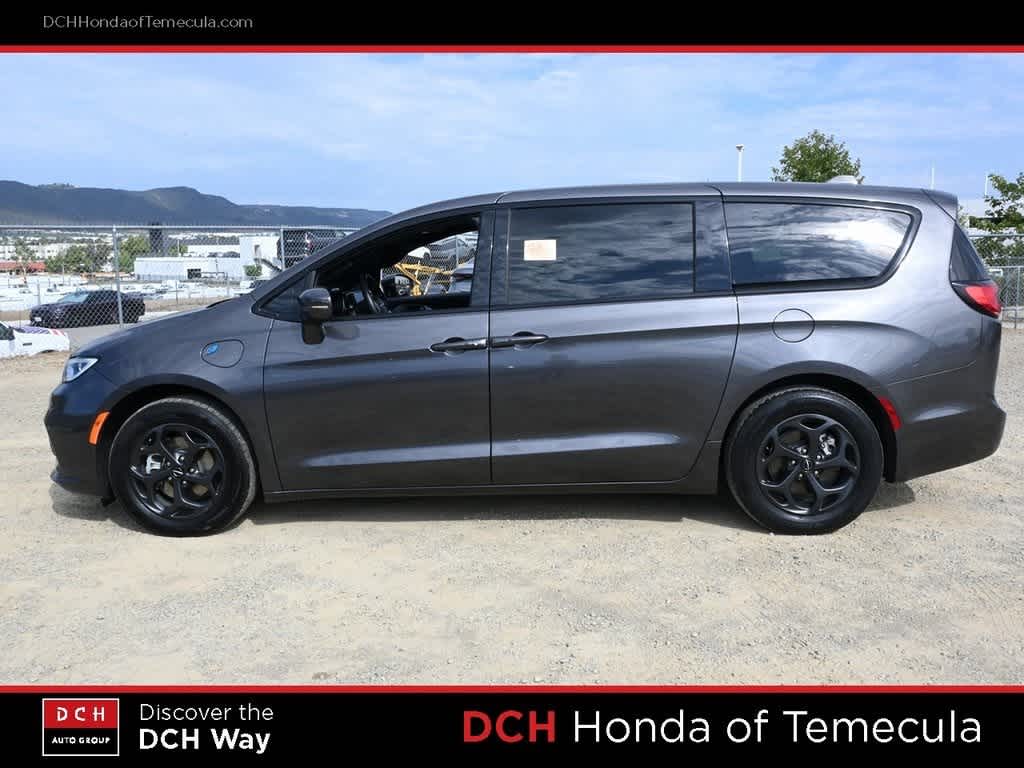 Thumbnail: 2022 Chrysler Pacifica - 4