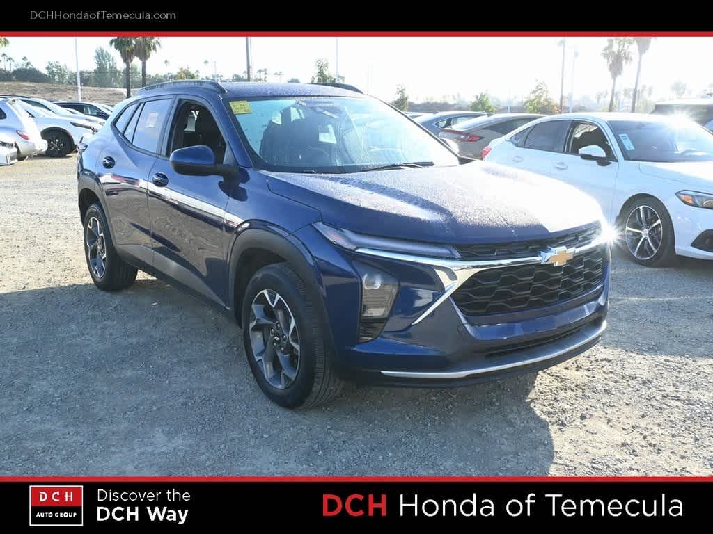 2024 Chevrolet Trax LT photo 3