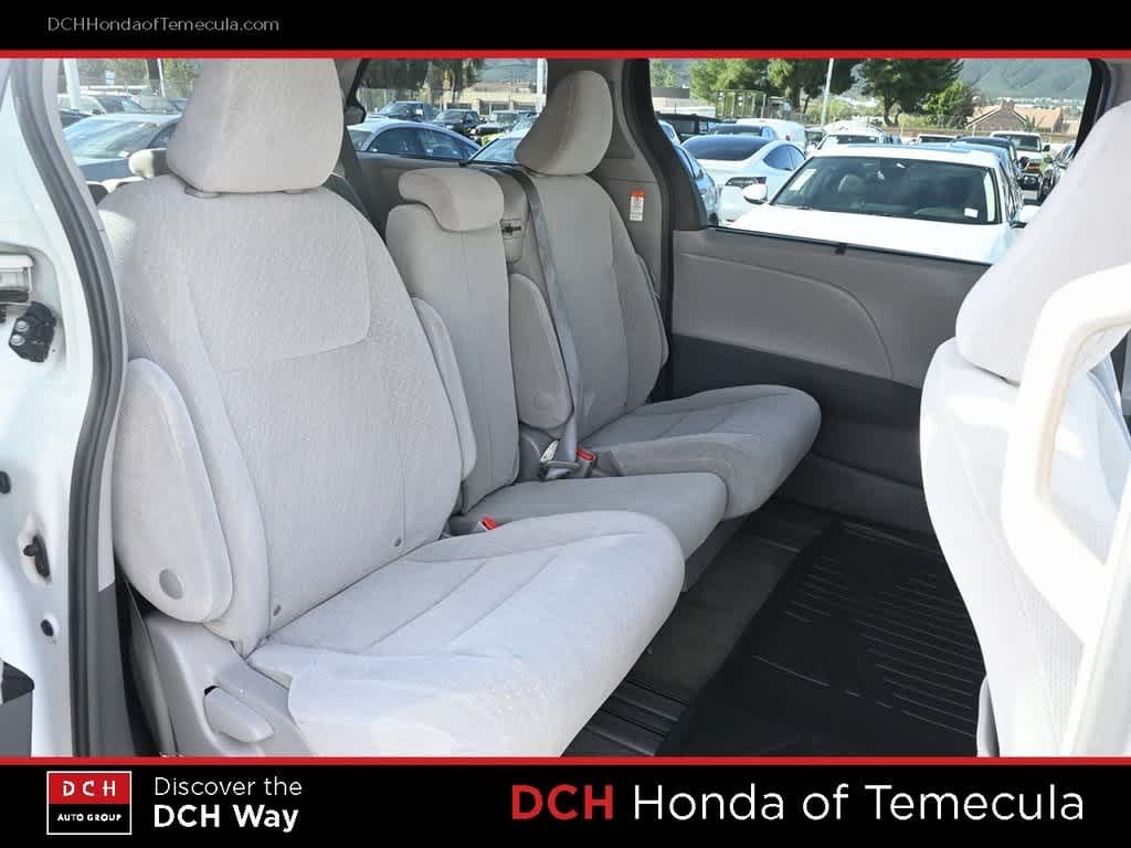 Thumbnail: 2018 Toyota Sienna - 20