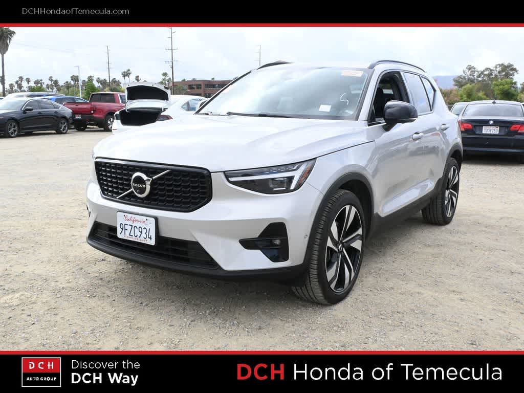 2023 Volvo XC40 B5 Ultimate Dark AWD's photo