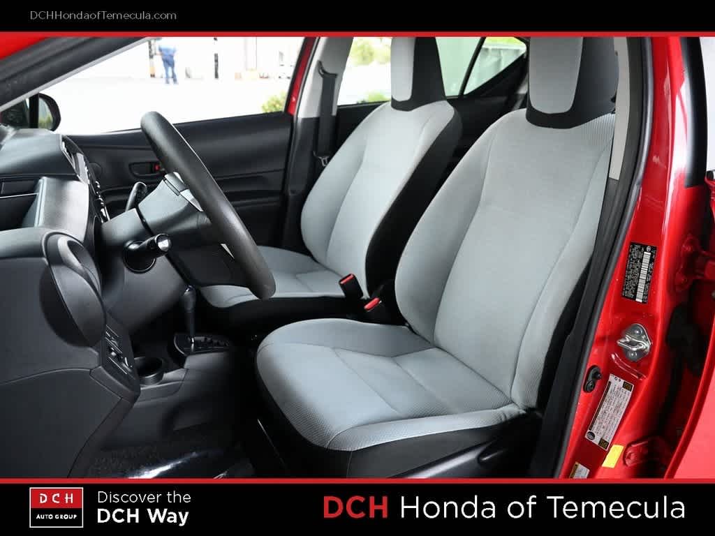 Thumbnail: 2015 Toyota Prius c - 17