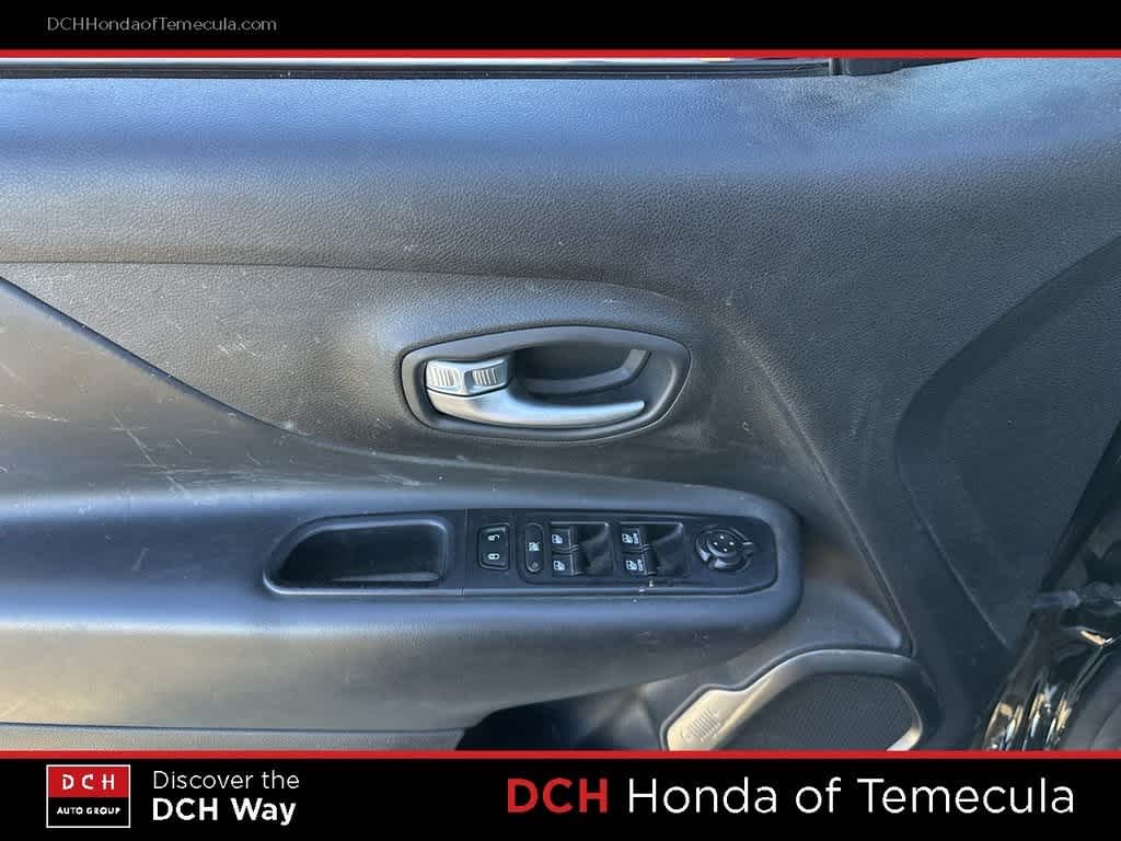 Thumbnail: 2019 Jeep Renegade - 15