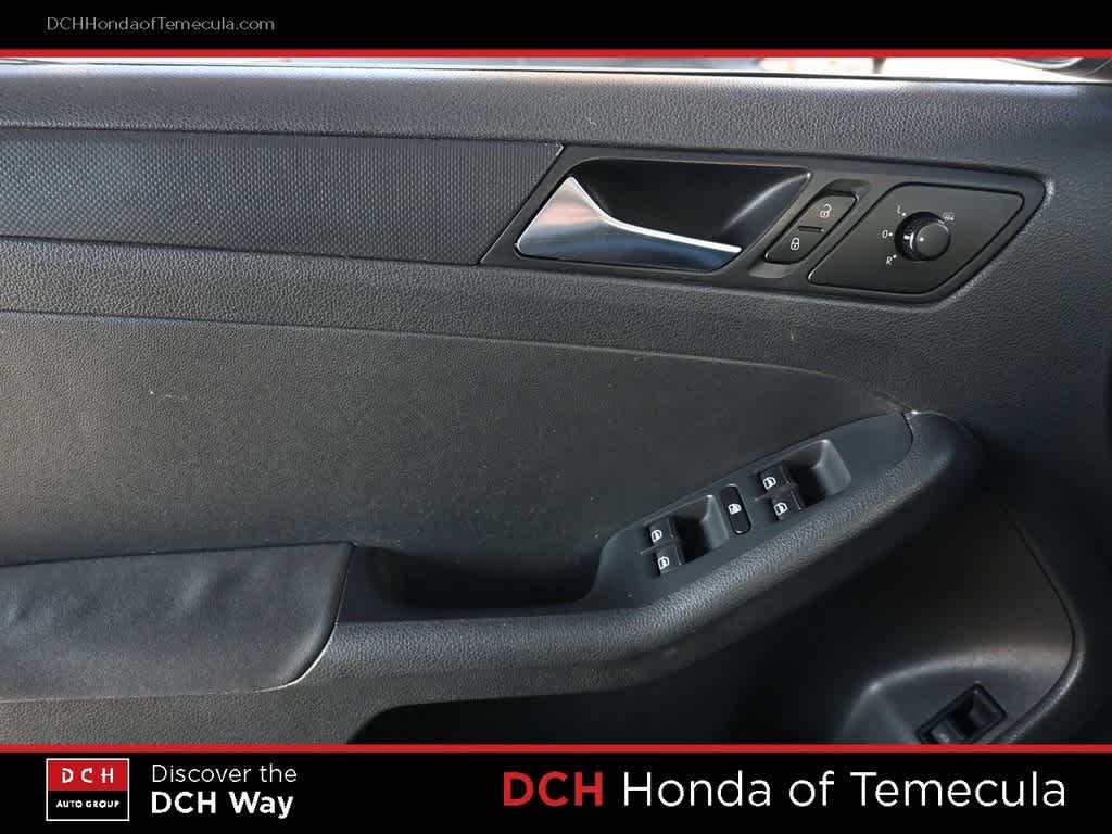 Thumbnail: 2011 Volkswagen Jetta - 14