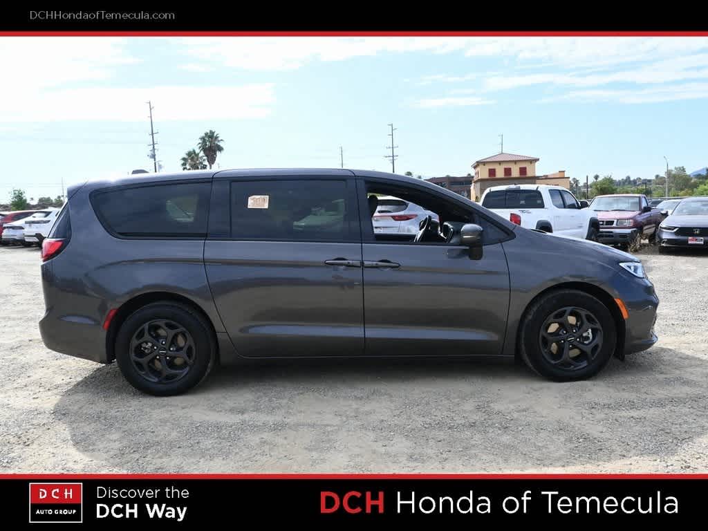 Thumbnail: 2022 Chrysler Pacifica - 5
