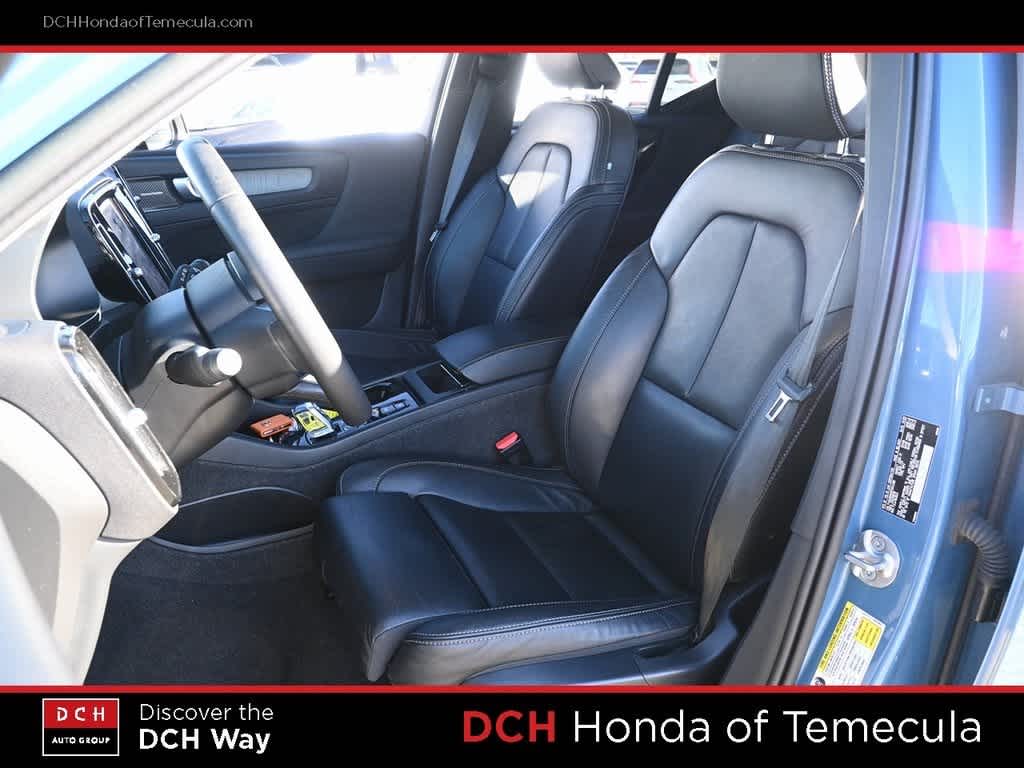 Thumbnail: 2023 Volvo XC40 - 17