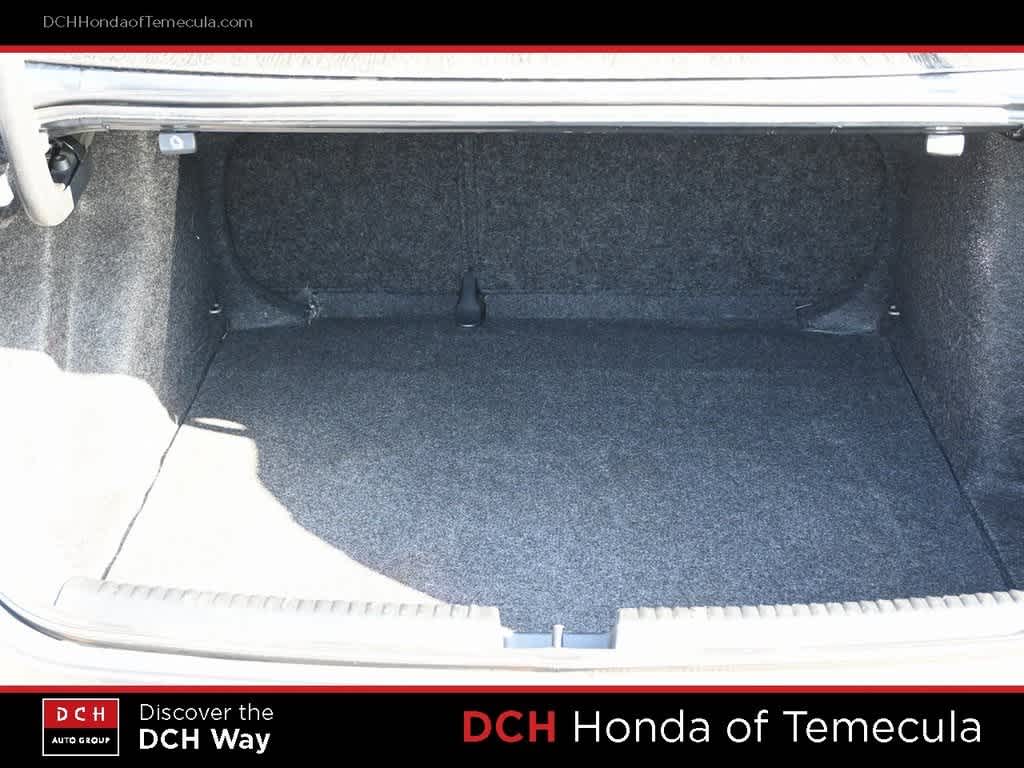 Thumbnail: 2011 Volkswagen Jetta - 21
