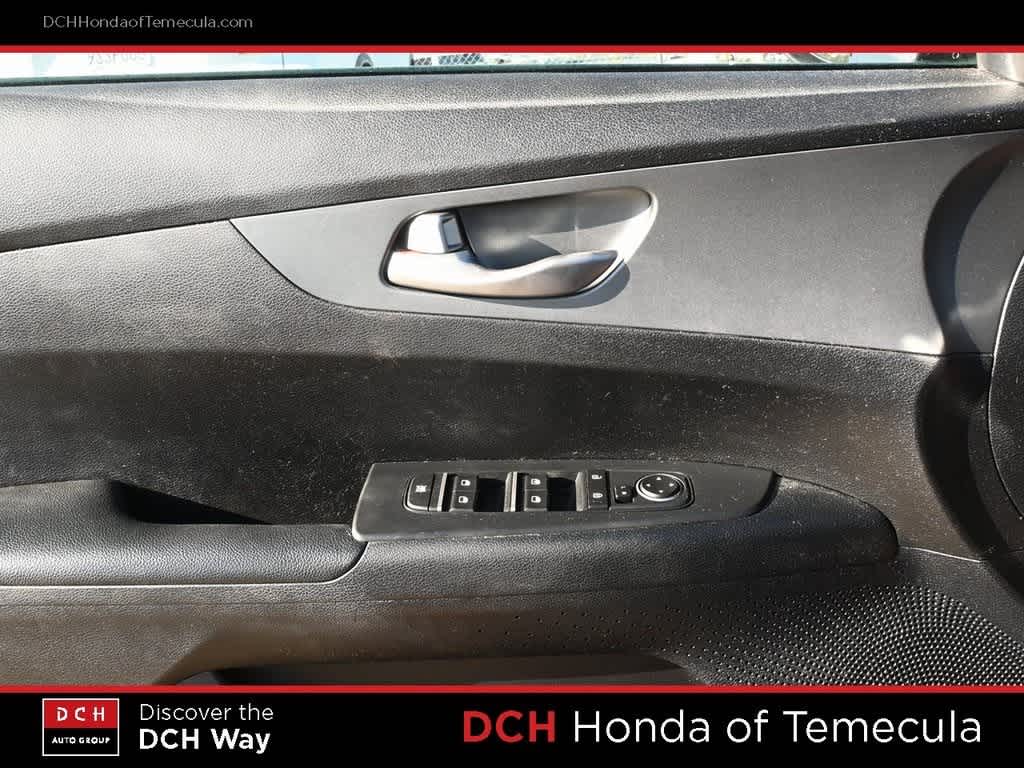 Thumbnail: 2019 Kia Forte - 15