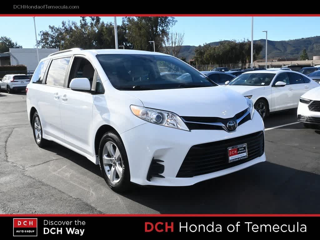 Thumbnail: 2018 Toyota Sienna - 3
