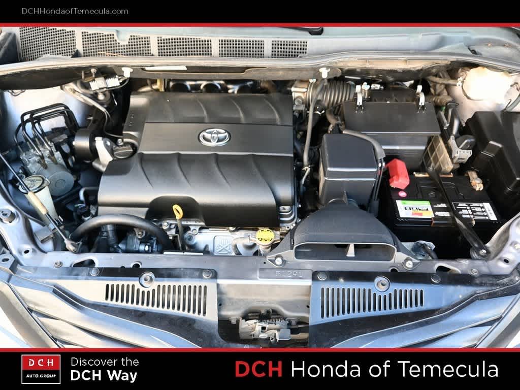 Thumbnail: 2011 Toyota Sienna - 24
