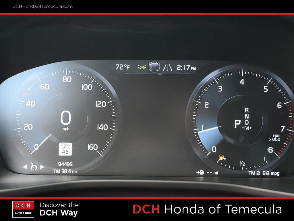 Thumbnail: 2021 Volvo XC40 - 10