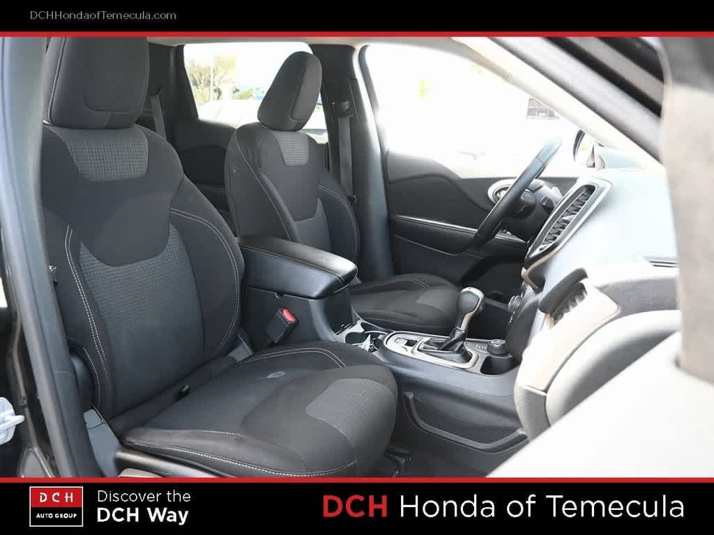 Thumbnail: 2016 Jeep Cherokee - 21