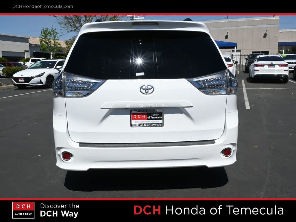 Thumbnail: 2016 Toyota Sienna - 6