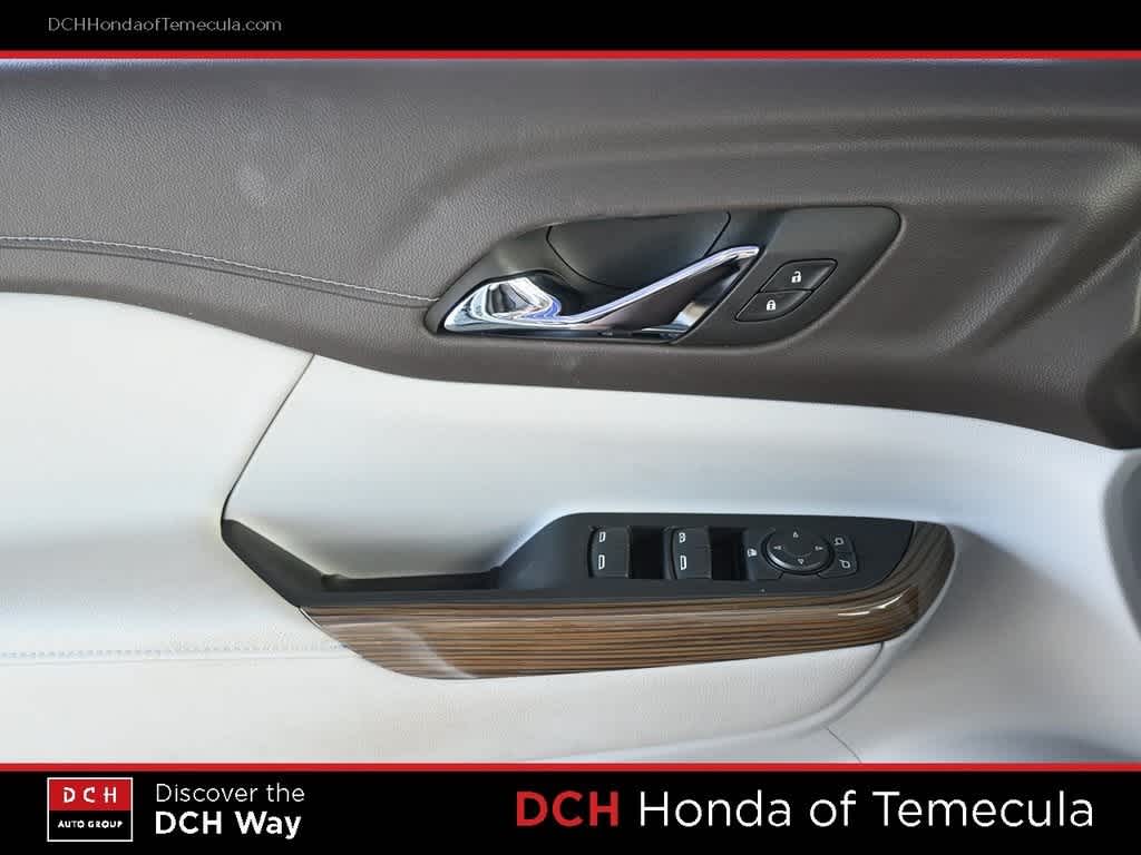 Thumbnail: 2022 GMC Acadia - 16